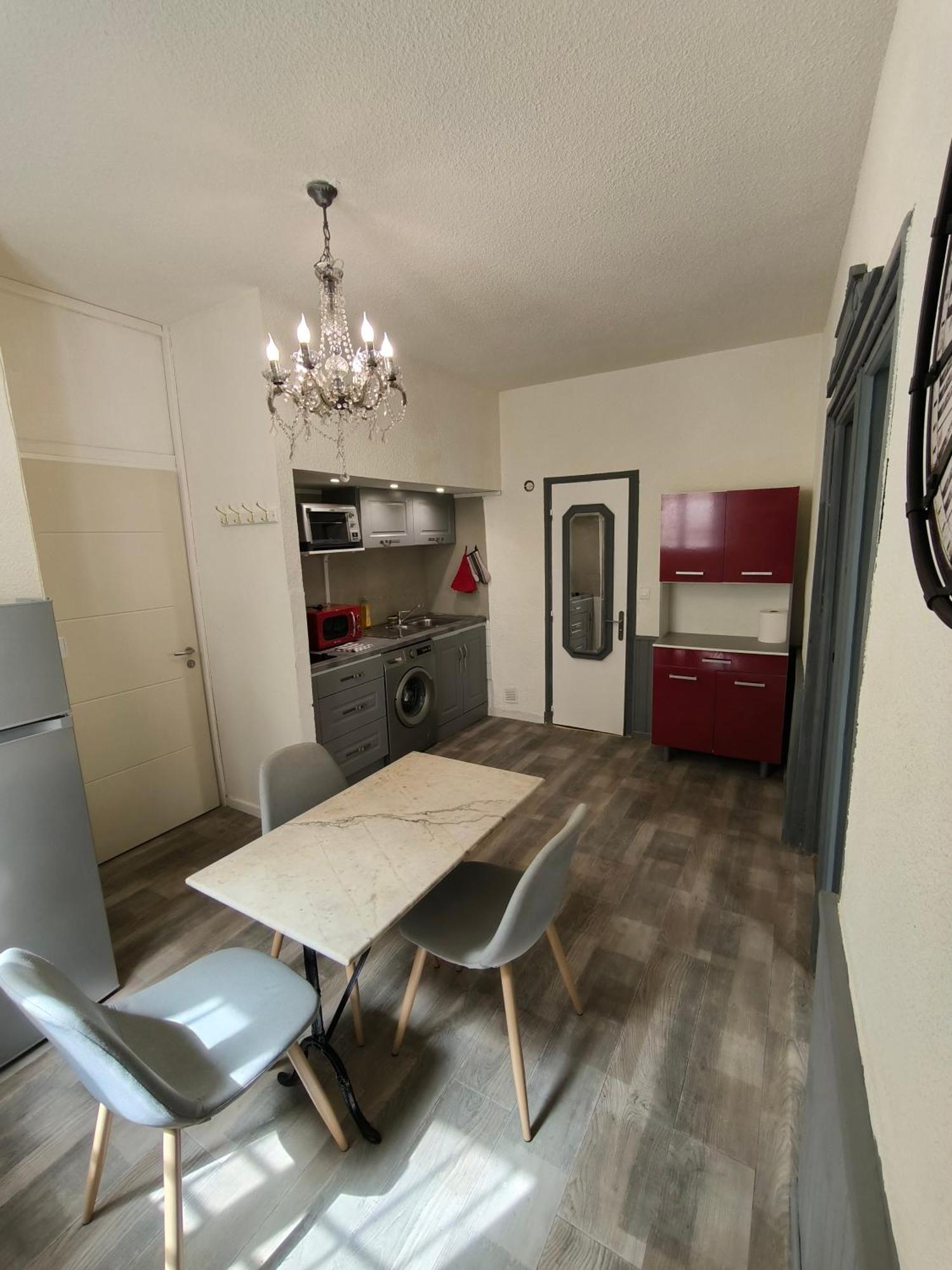 Appartement Chaleureux Dans Le Centre De Béziers Exterior foto